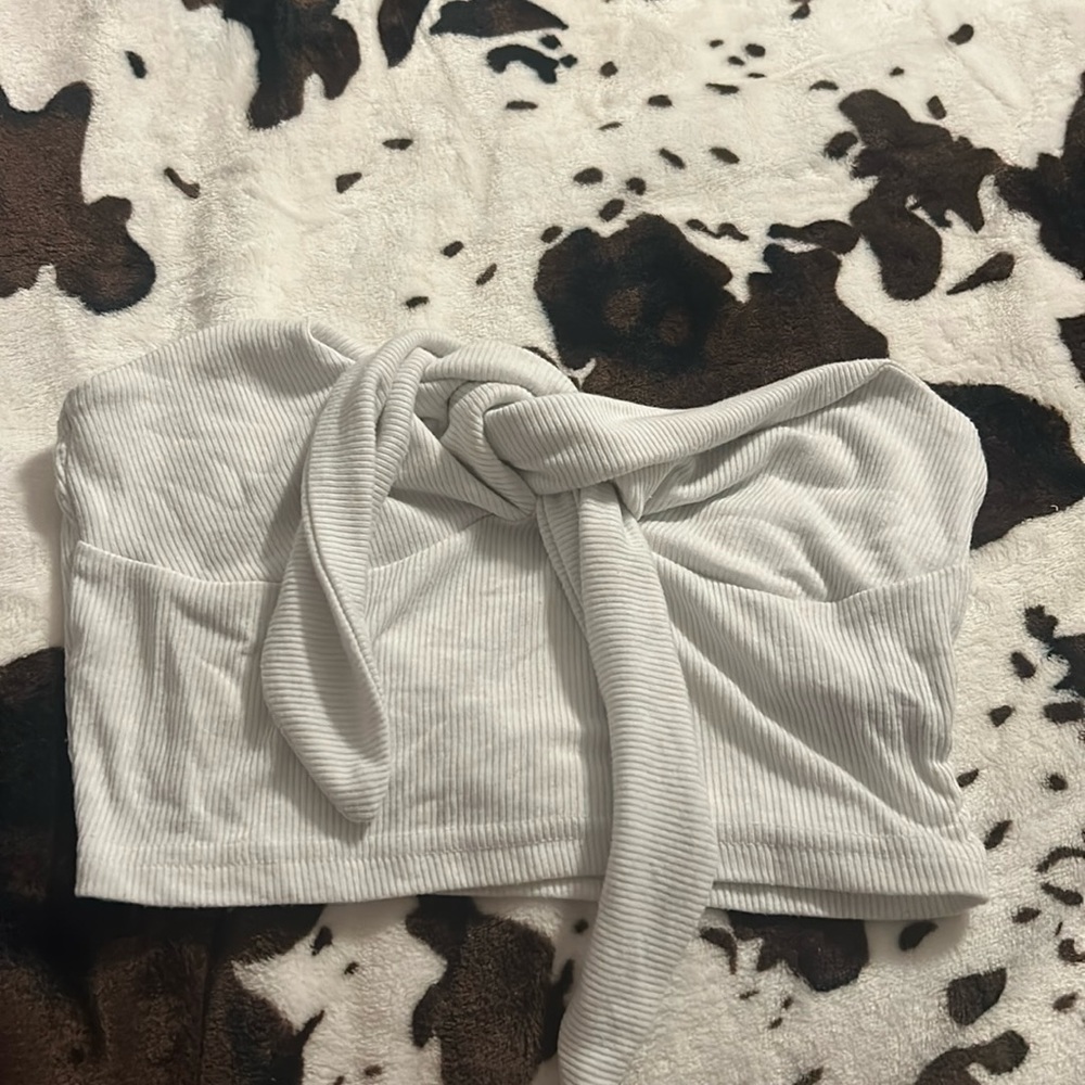 White tube top with bow infront
